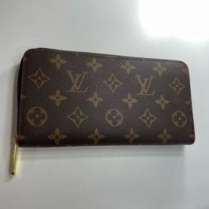 Louis Vuitton zippy wallet